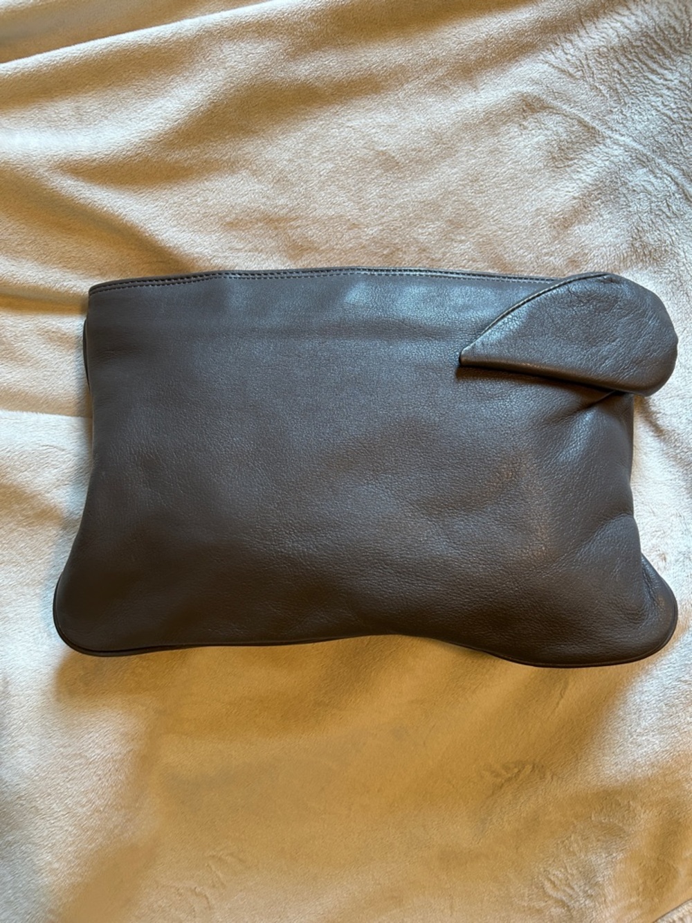 Brio Vintage Gray Leather Knot Clutch - Picture 2 of 9